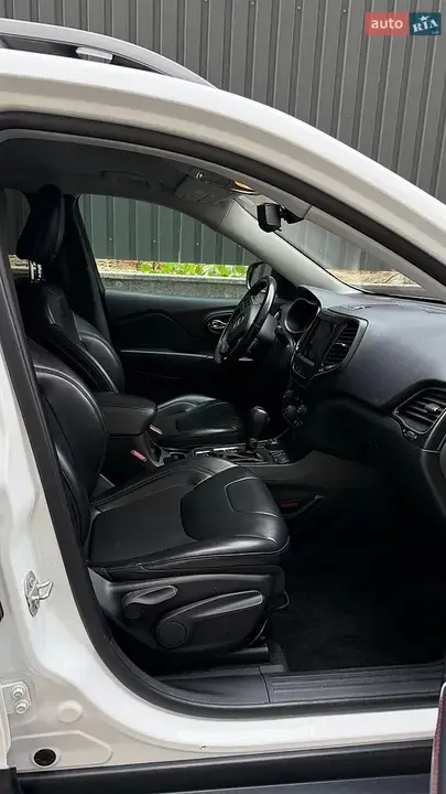 Jeep Cherokee 2019 photo 4