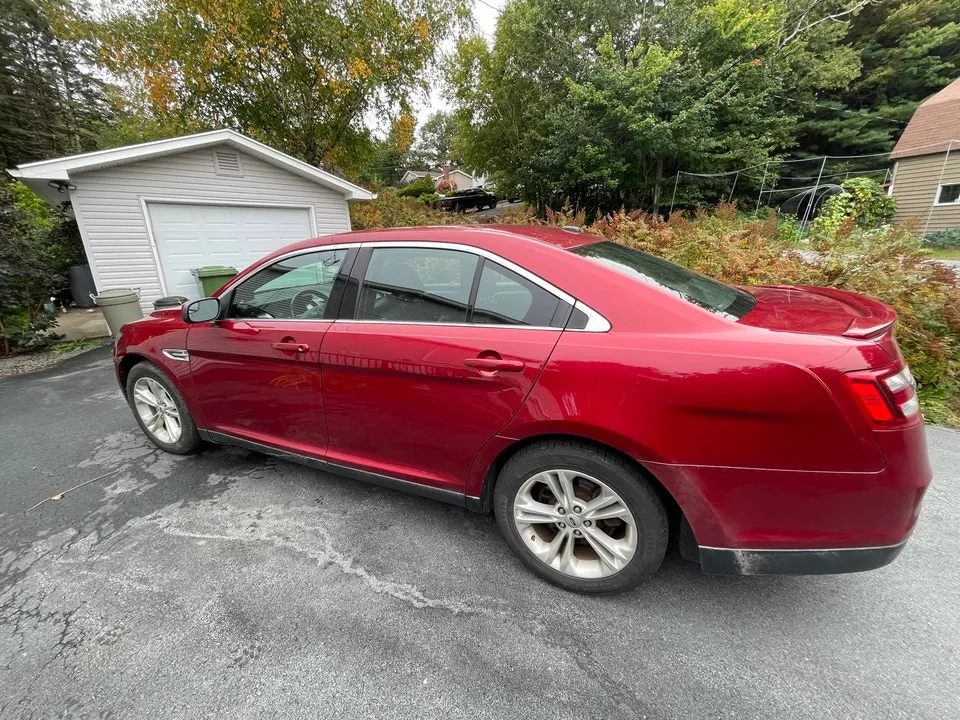 Ford Taurus 2014 photo 3
