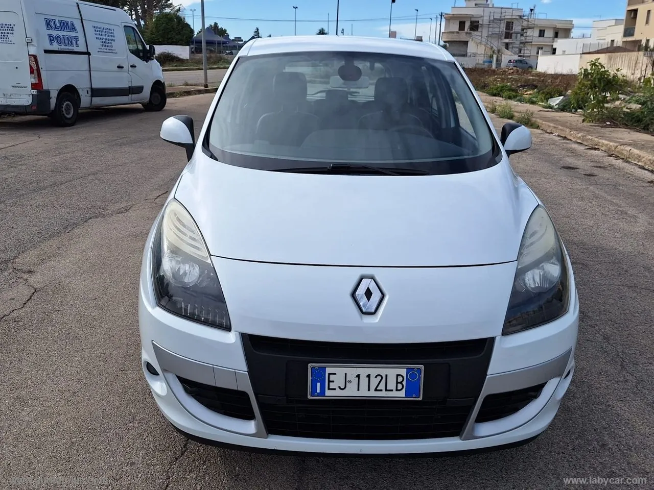 Renault Scenic 2011 photo 2