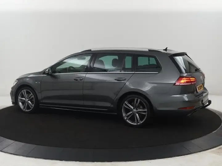 Volkswagen Golf Variant 2018 photo 2