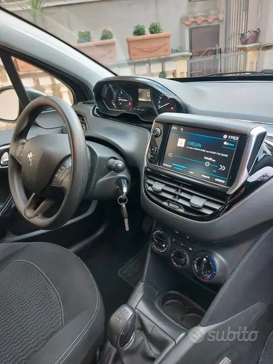 Peugeot 208 2017 photo 4