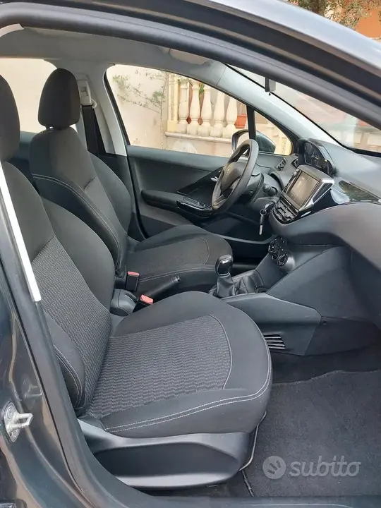 Peugeot 208 2017 photo 5