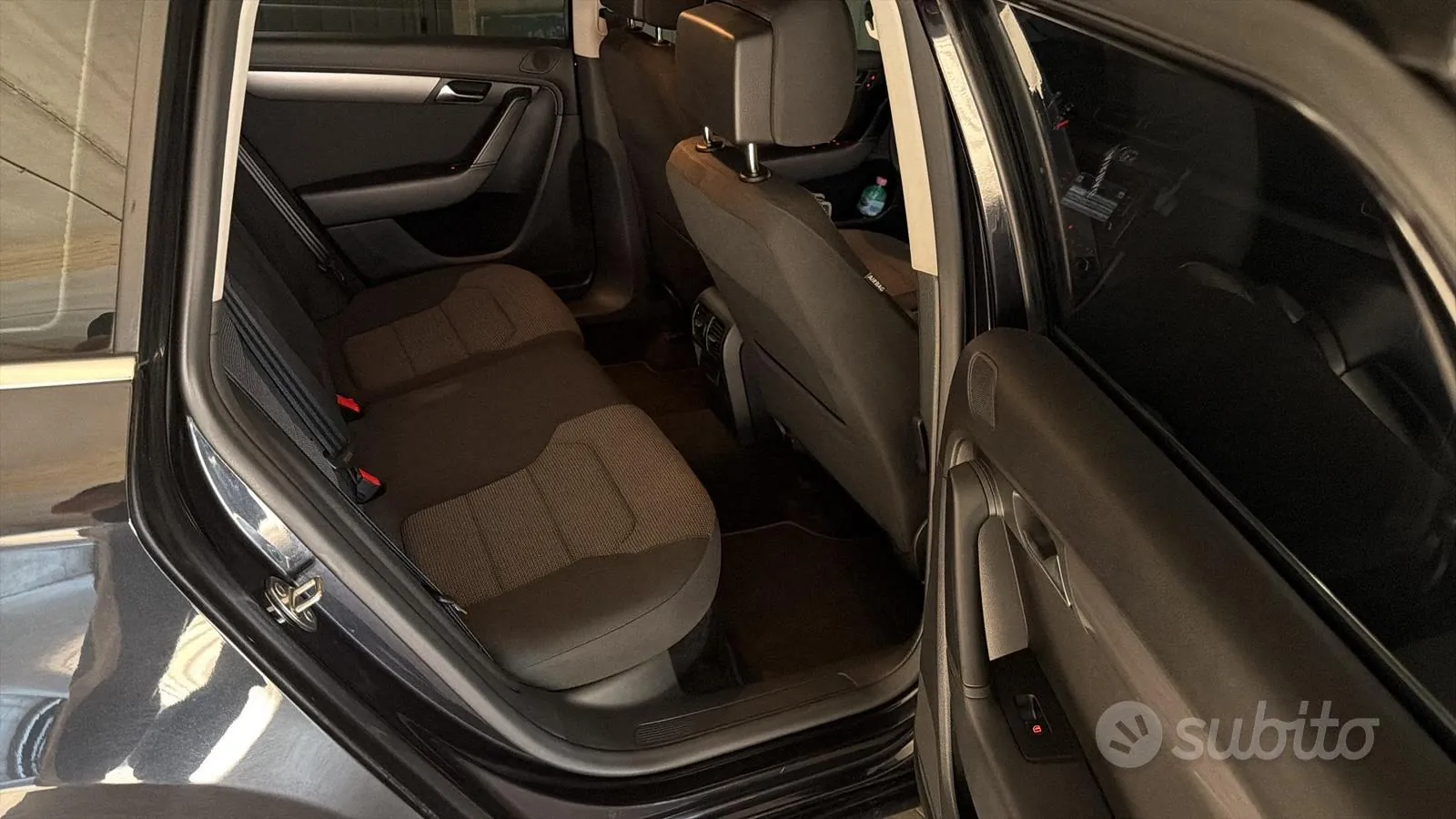 Volkswagen Passat 2011 photo 2