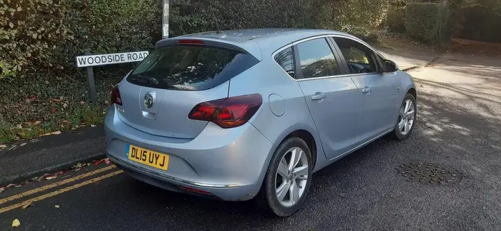 Vauxhall Astra 2015 photo 2