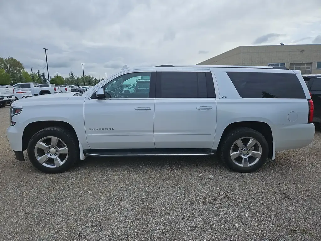 Chevrolet Suburban 2016 photo 2