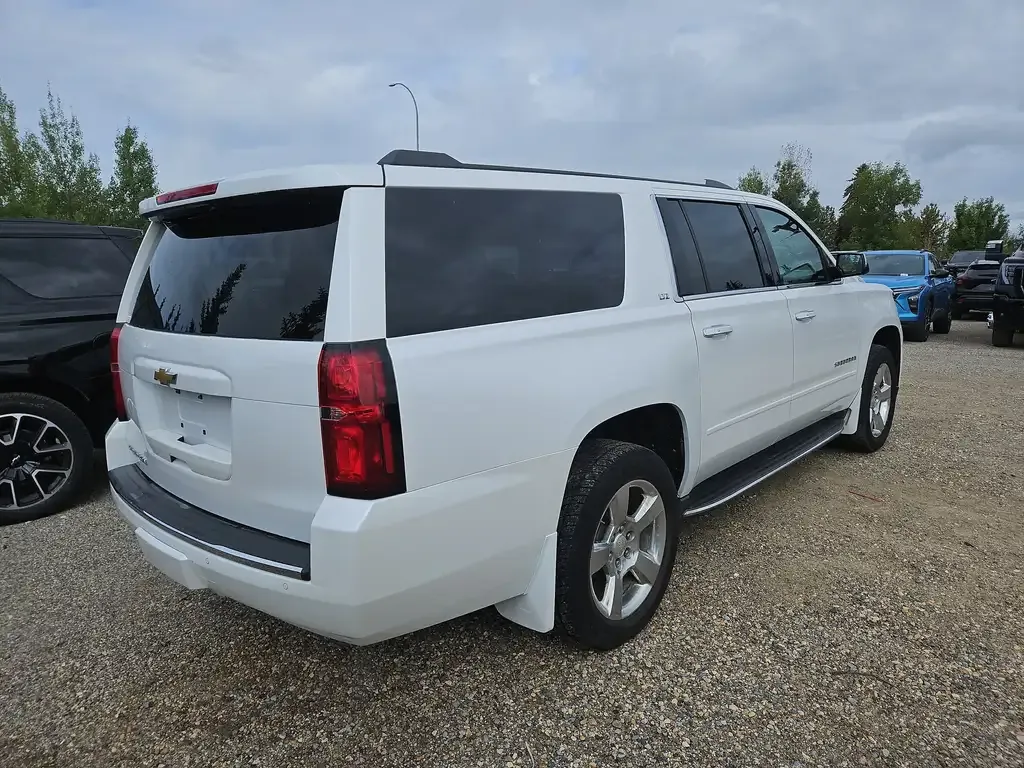 Chevrolet Suburban 2016 photo 5