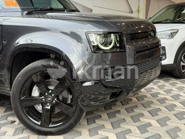 Land Rover Defender 2024 photo 2