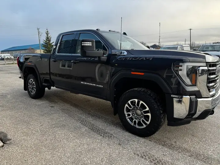GMC Sierra 2500Hd 2024 photo 3