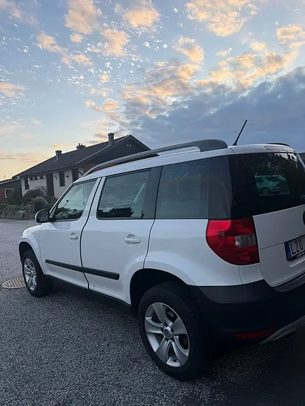 Skoda Yeti 2012 photo 2