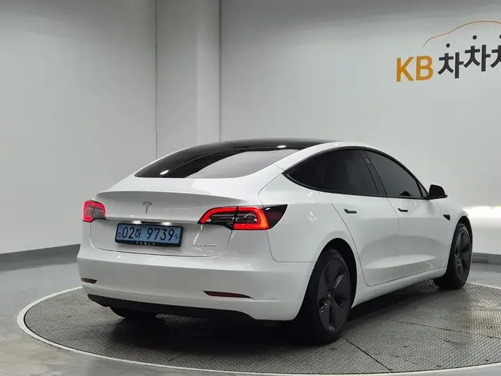 Tesla Model 3 2022 photo 3
