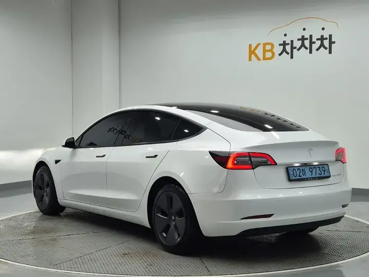 Tesla Model 3 2022 photo 2