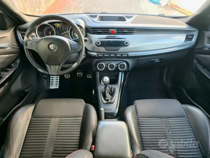 Alfa Romeo Giulietta 2010 photo 4