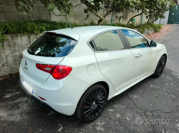Alfa Romeo Giulietta 2010 photo 2