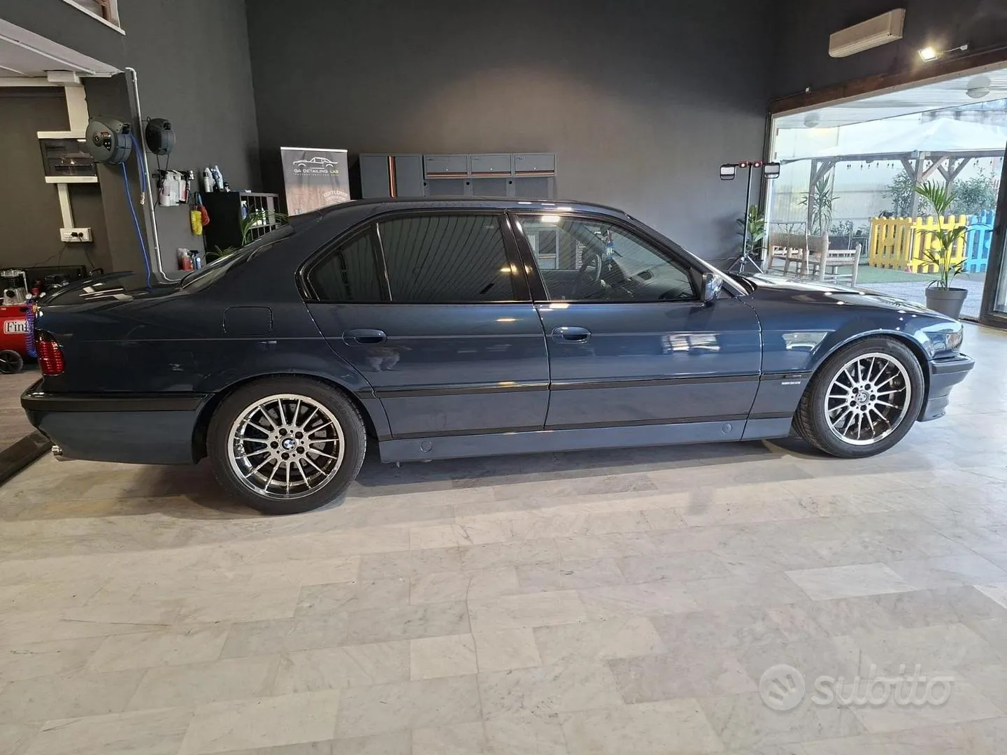 BMW E38 1995 photo 3