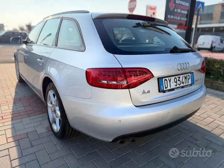 Audi A4 2010 photo 4