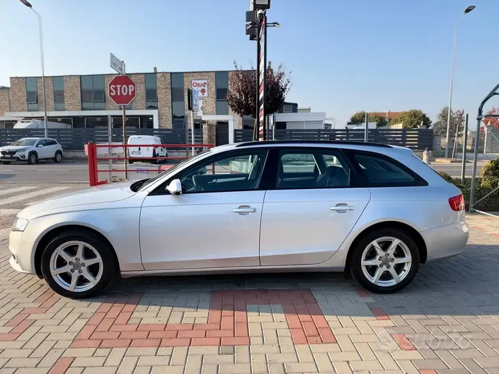 Audi A4 2010 photo 3