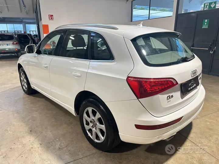 Audi Q5 2010 photo 4