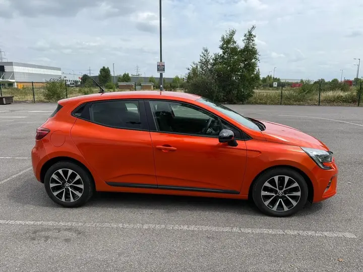 Renault Clio 2022 photo 2