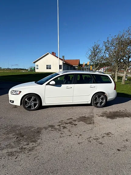 Volvo V50 2012 photo 2
