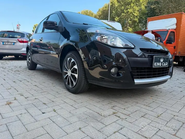 Renault Clio 2010 photo 2