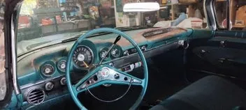 Chevrolet Impala 1960 photo 4