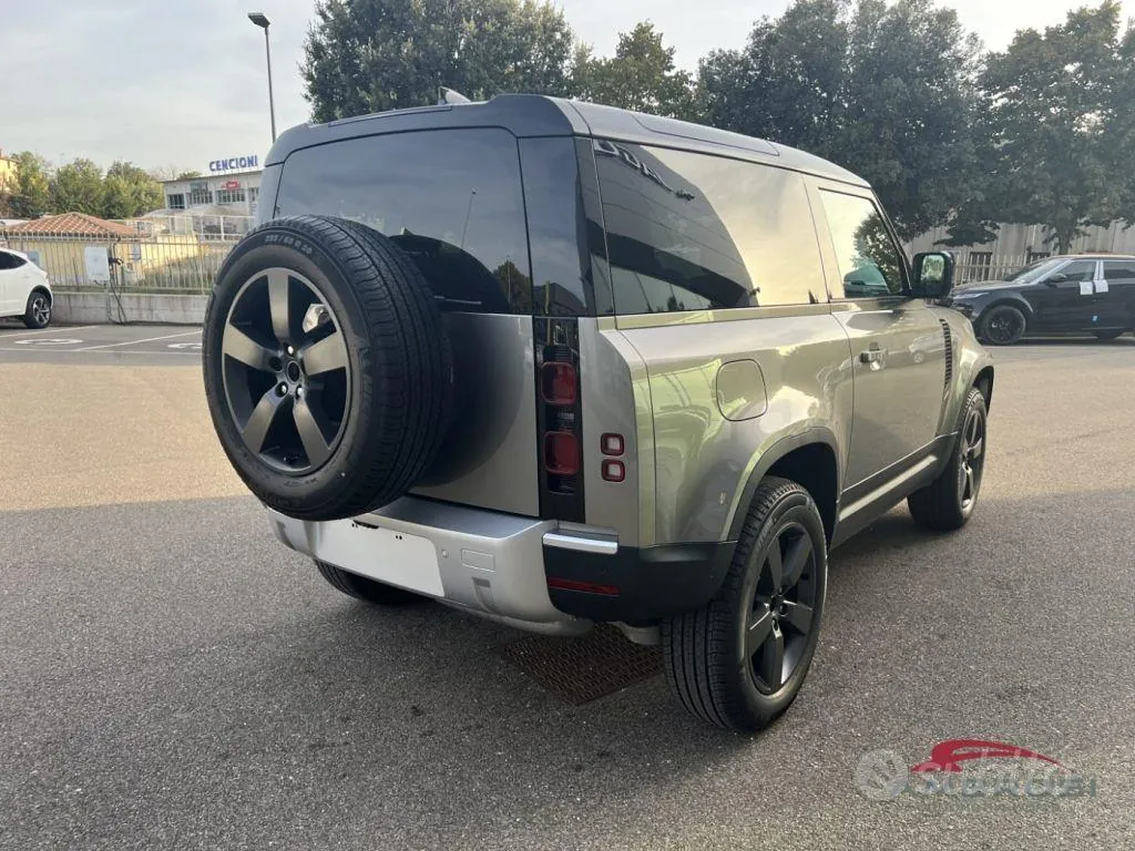 Land Rover Defender 2026 photo 3