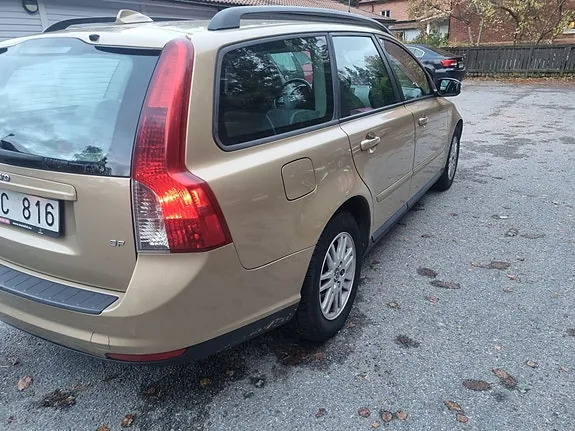Volvo V50 2008 photo 2