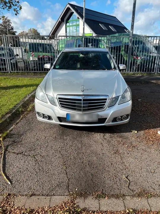 Mercedes-Benz E220