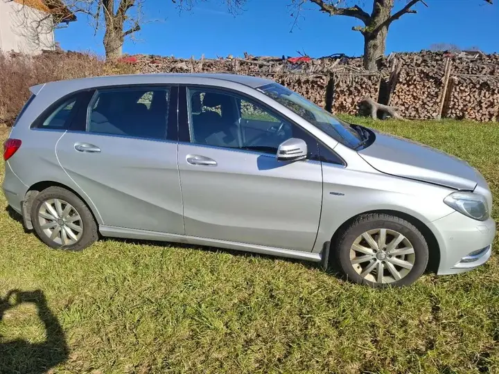 Mercedes-Benz B-Class 2012 photo 3