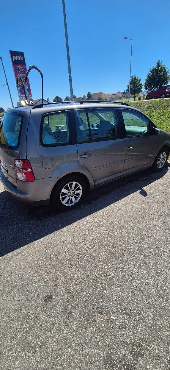 Volkswagen Touran 2009 photo 2