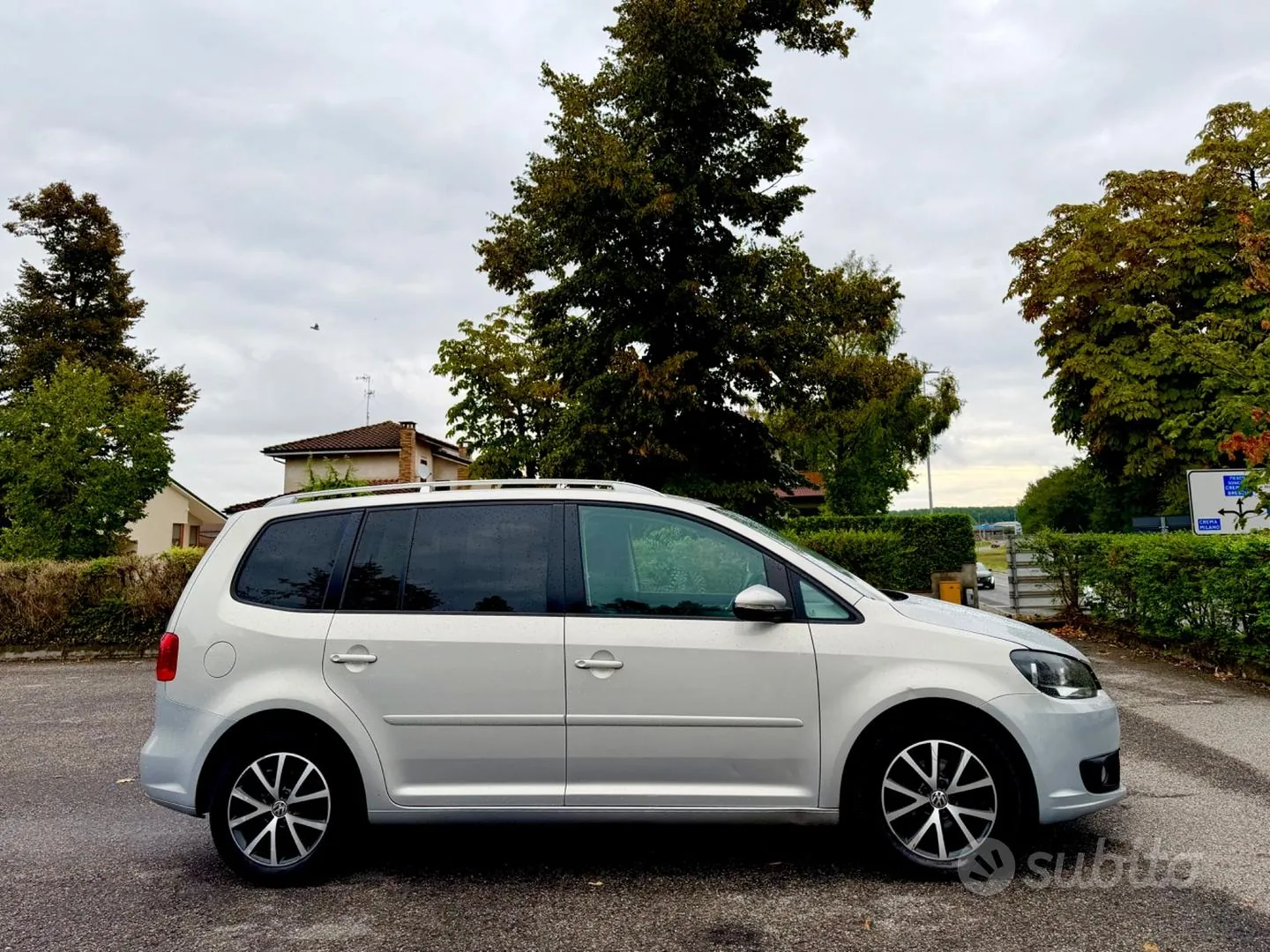 Volkswagen Touran 2013 photo 2