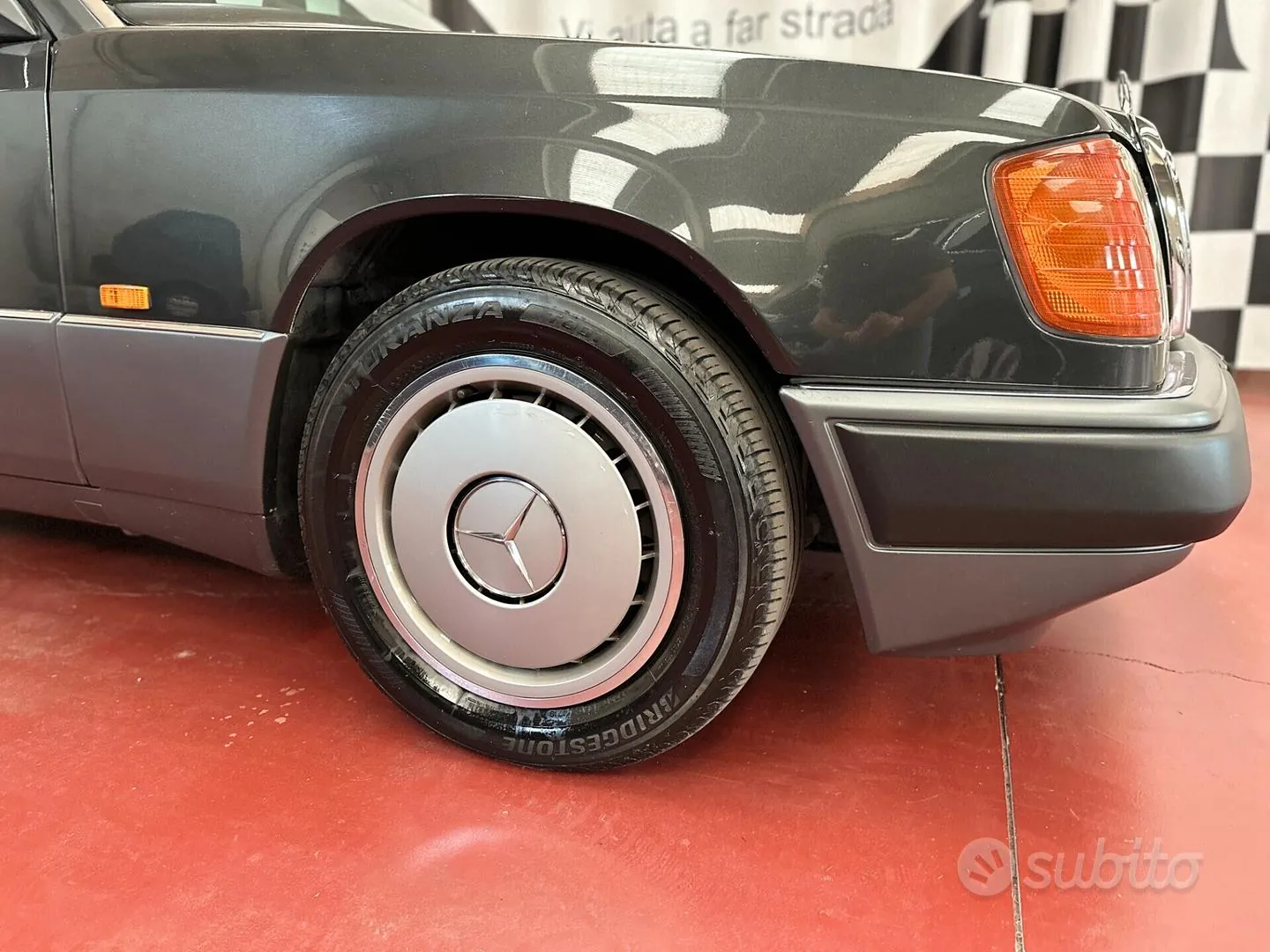 Mercedes-Benz 200E 1991 photo 4