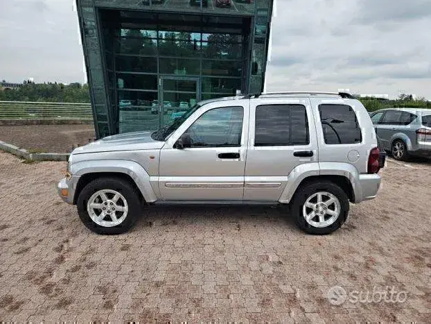 Jeep Cherokee 2008 photo 3