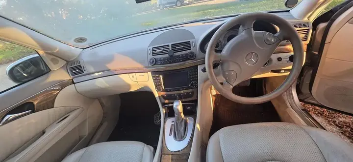 Mercedes-Benz E-Class 2005 photo 3