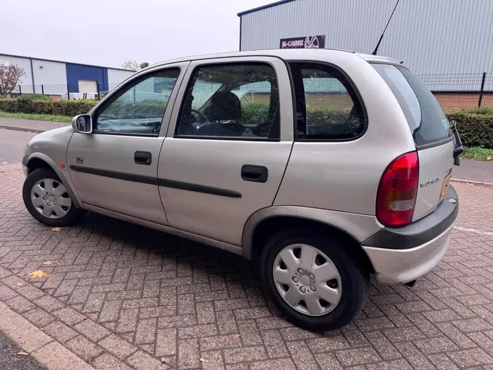 Vauxhall Corsa 1998 photo 3