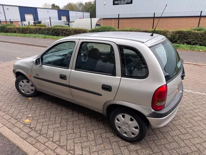 Vauxhall Corsa 1998 photo 4