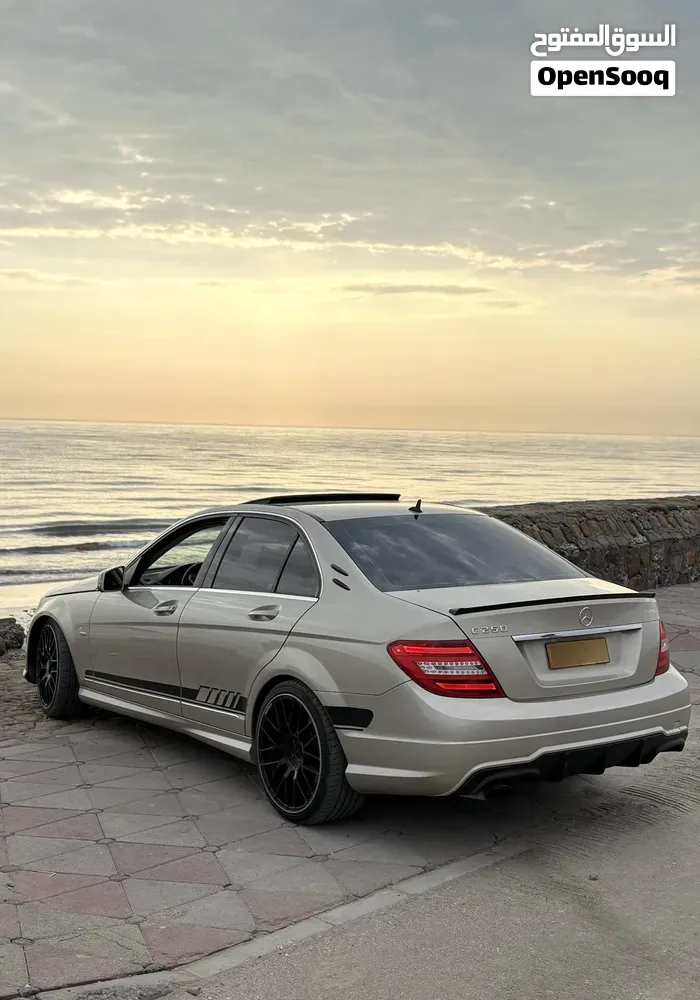 Mercedes-Benz C-Class 2011 photo 2