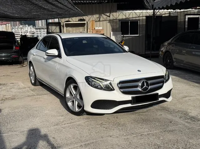 Mercedes-Benz E200