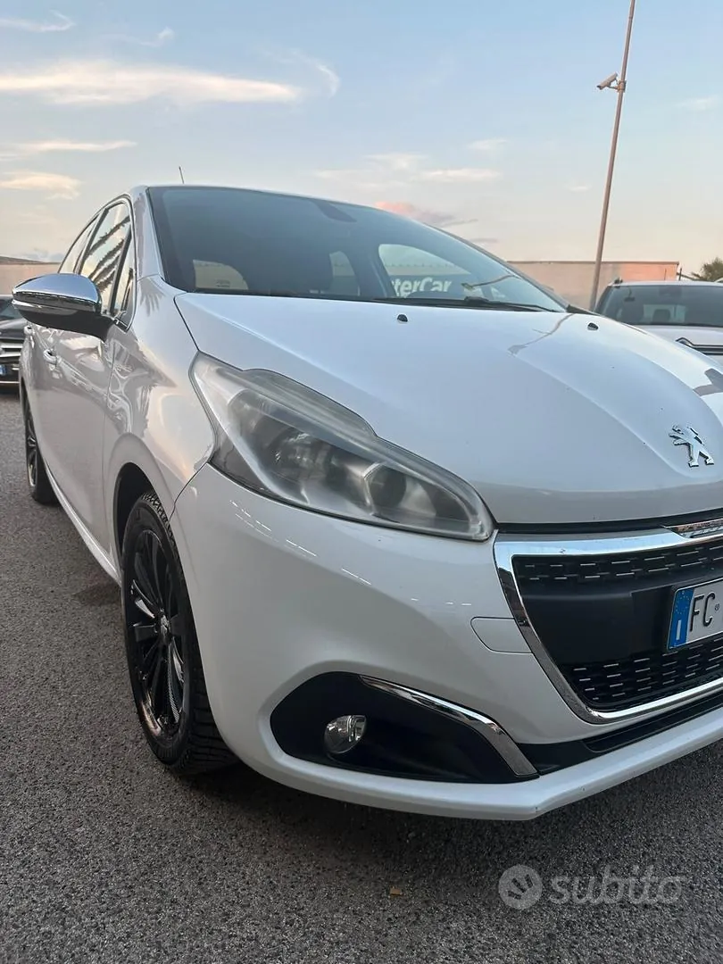Peugeot 208 2015 photo 2