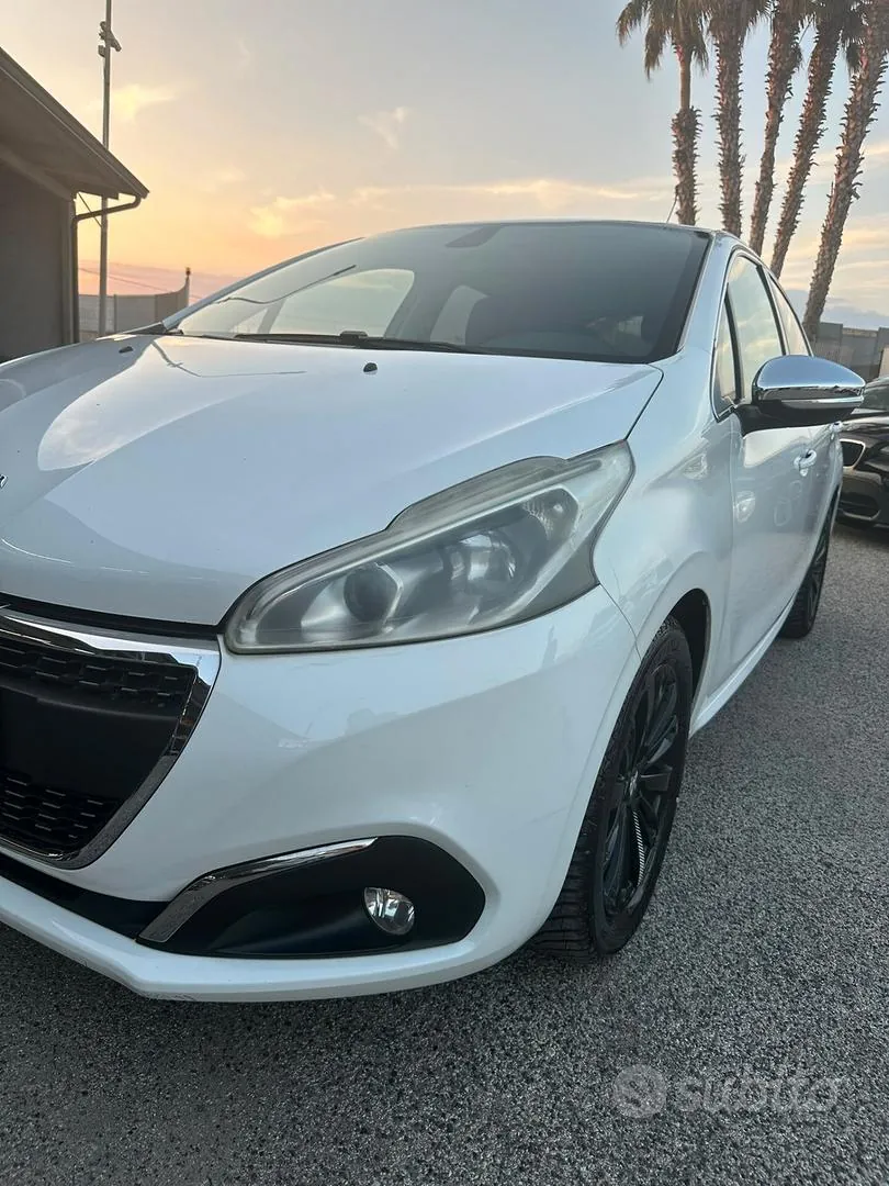 Peugeot 208 2015 photo 3