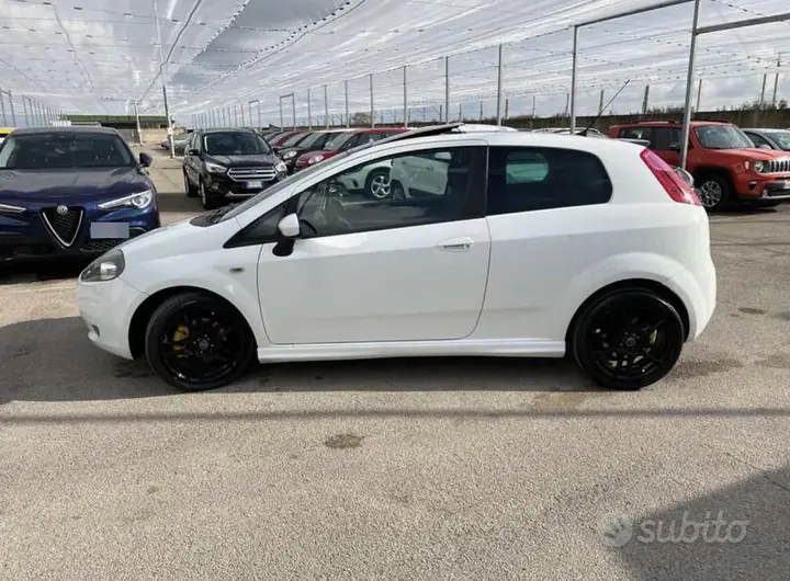 Fiat Grande Punto 2009 photo 2