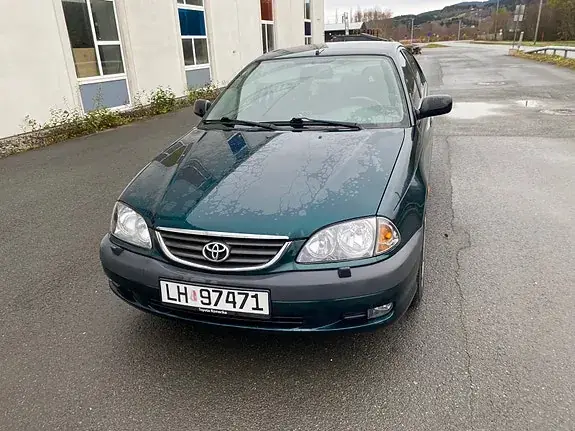 Toyota Avensis 2002 photo 2
