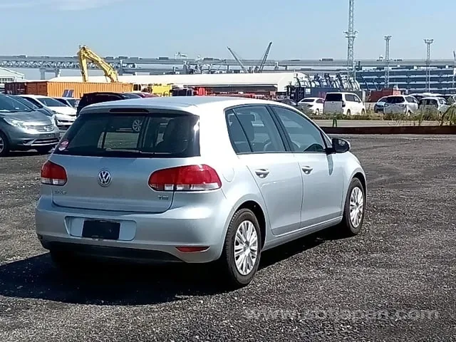 Volkswagen Golf 2010 photo 4