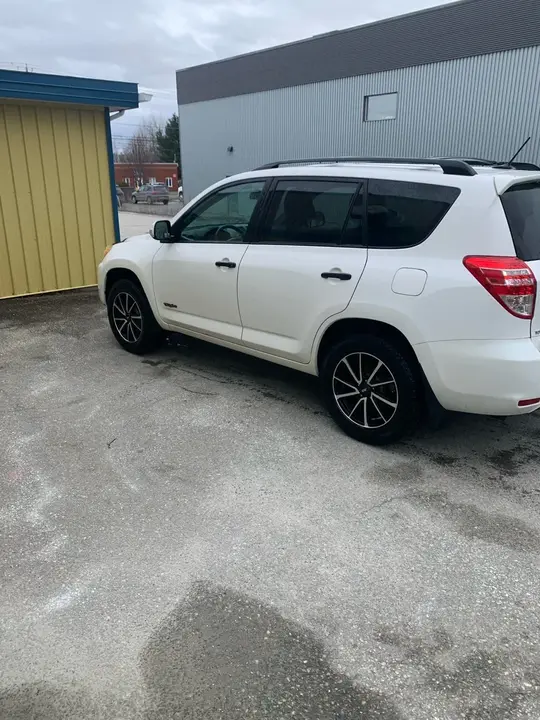 Toyota Rav4 2010 photo 2
