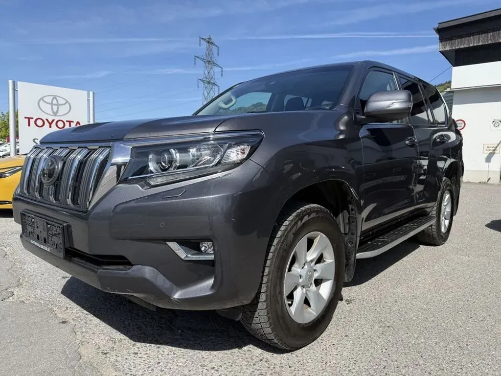 Toyota Land Cruiser 2017 photo 2