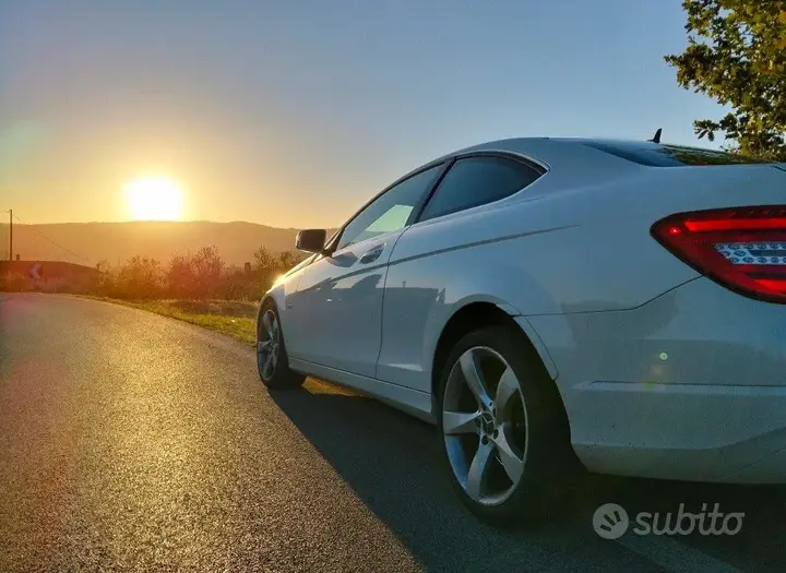Mercedes-Benz C220 2012 photo 4