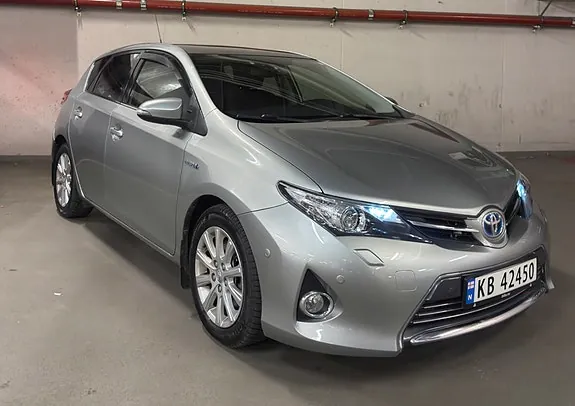 Toyota Auris 2013 photo 2