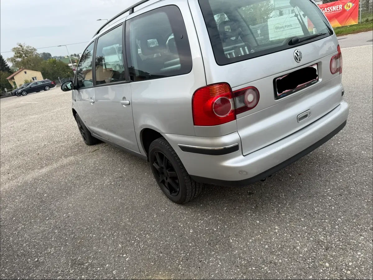 Volkswagen Sharan 2010 photo 3