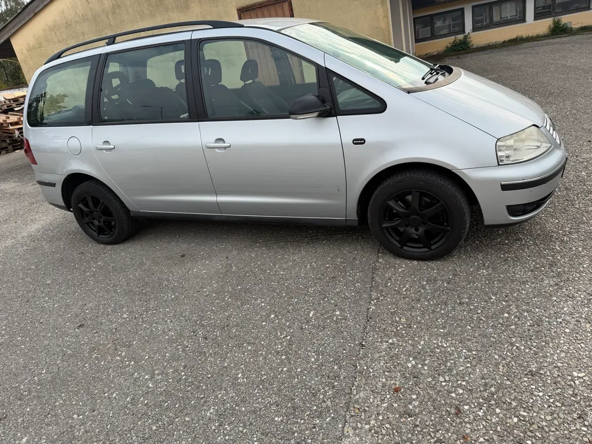 Volkswagen Sharan 2010 photo 2