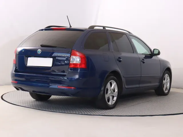 Skoda Octavia Combi 2013 photo 4